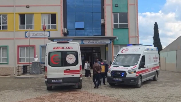 23 öğrenci zehirlenme şüphesiyle hastaneye kaldırıldı