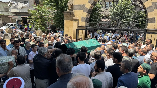 26 katlı bina yangınında ölen anne ve çocuğu Kahramanmaraş'ta defnedildi