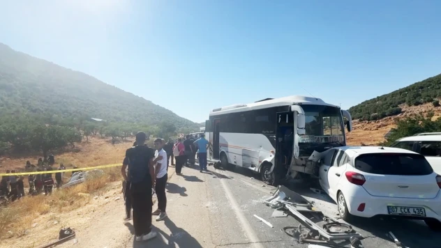 3 aracın karıştığı kazada 1 kişi öldü, 3 kişi yaralandı