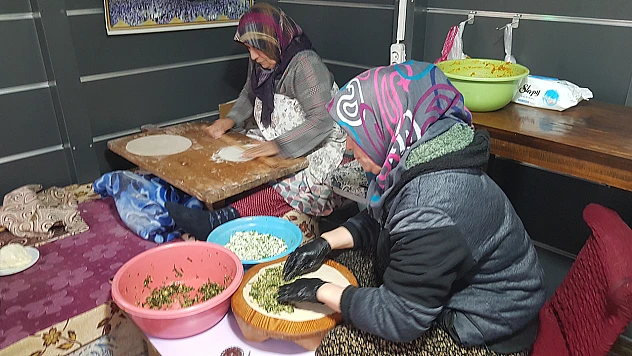 3 ev kadını deprem sonrası el ele verdi hayata tutundu