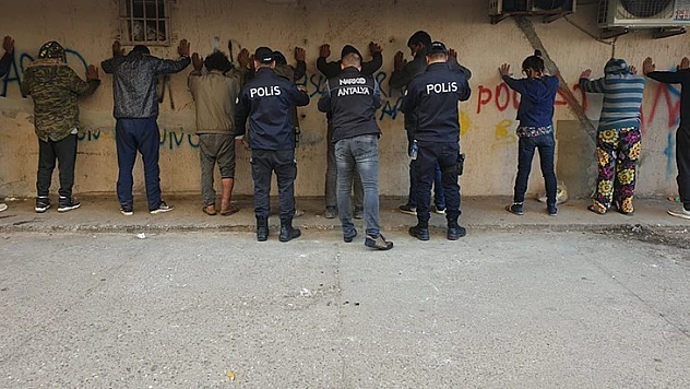 300 polisle uyuşturucu operasyonu