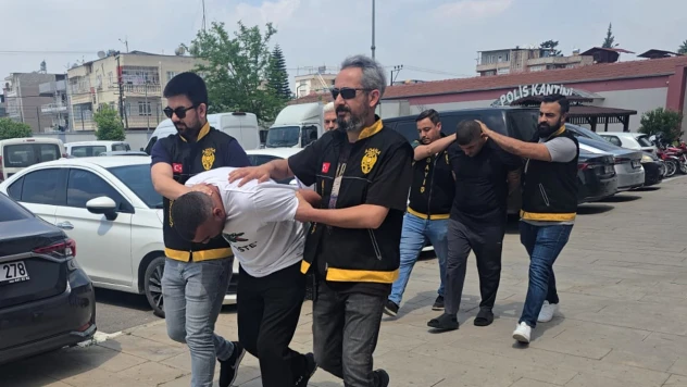4 araçtan para ve altın çalan 3 zanlı tutuklandı