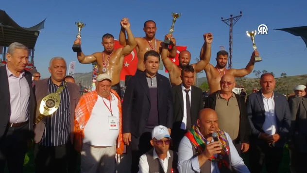 42. Karaadilli Yağlı Güreşleri'nin başpehlivanı Feyzullah Aktürk oldu