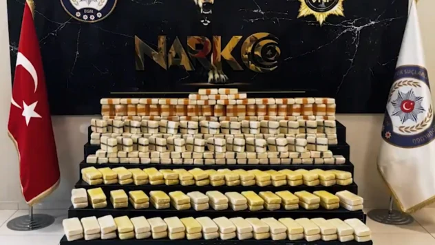 65 paket eroin ve 93,5 kg esrar ele geçirildi