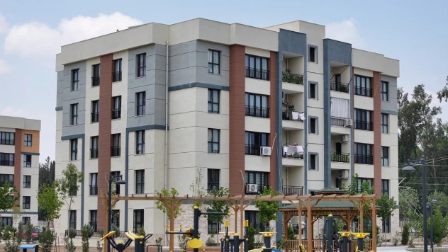 7 bin 307 deprem konutu ve köy evi hak sahiplerine teslim edildi