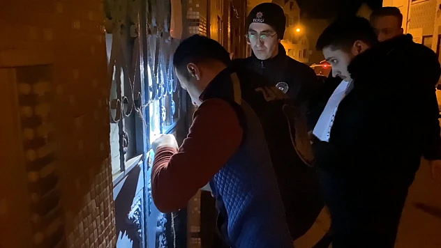 7 katlı bina istinat duvarının yıkılma riskine karşı boşaltıldı