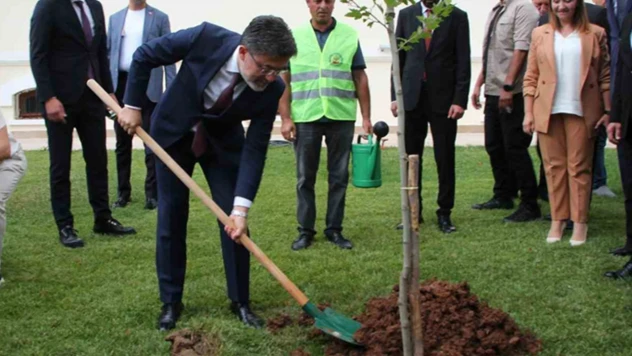 81 ilde 517 milyon adet tohum ve fidan topraklarıyla buluşturuldu