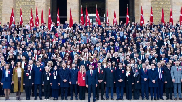 81 ilin öğretmenleri Ata'nın huzurunda buluştu