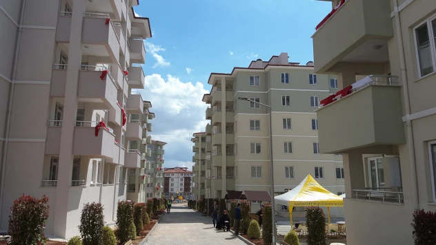 887 konut hak sahibine teslim edildi