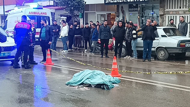 Adana'da kamyonun çarptığı kişi öldü