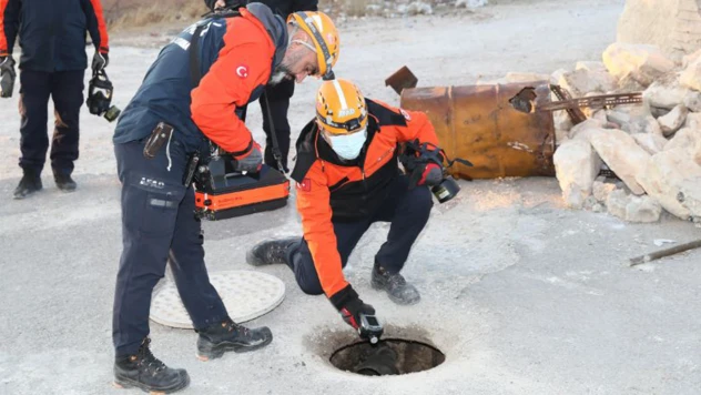 AFAD ekipleri Sednaya hapishanesine ulaştı
