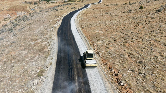 Afşin'de 5 kilometrelik grup yolu yenileniyor