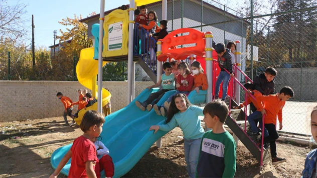 Afşinli miniklerden çocuk parkı için Başkan Güngör'e teşekkür