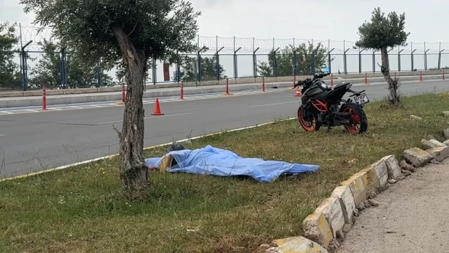 Ağaca çarpan motosikletin sürücüsü öldü