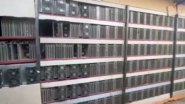 Ahır görünümünde tesis kurup, kripto para imal ettiler