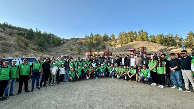 AK Parti Kahramanmaraş Teşkilatı, fidanları toprakla buluşturdu