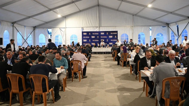 AK Parti teşkilatları iftarda bir araya geldi