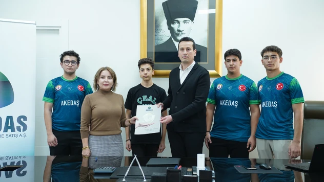 AKEDAŞ, genç zihinlerin yanında