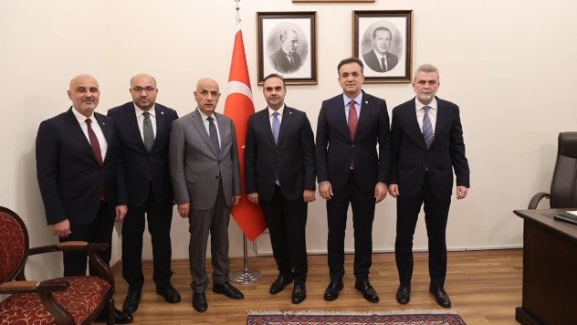 AKP Kahramanmaraş Heyeti, Sanayi ve Teknoloji Bakanı Kacır ile görüştü