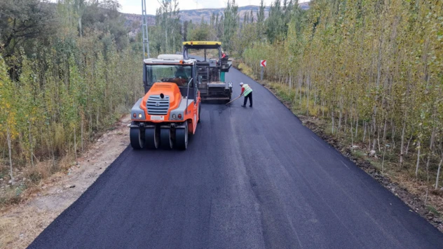 Aksu ve Düzbağ mahallelerine 2,5 kilometrelik asfalt
