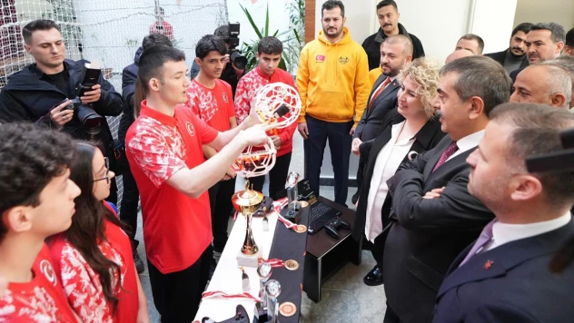 Alınan her karar öğretmenler odasında konuşularak alındı