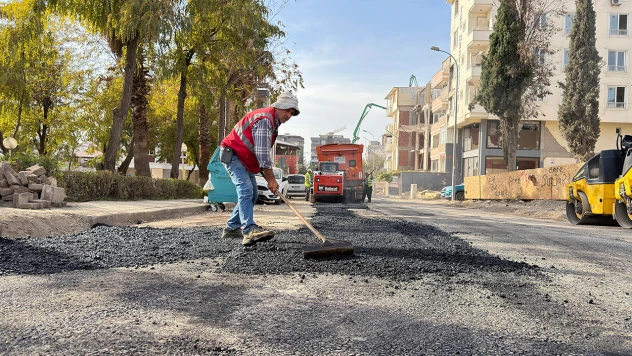 Altyapısı tamamlanan yollarda asfalt mesaisi sürüyor