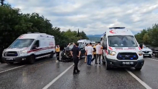 Anadolu Otoyolu'nda zincirleme trafik kazası! 10 kişi yaralandı