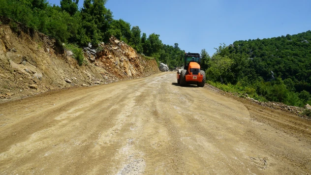 Andırın'da 10 mahallenin daha ulaşım konforu arttırılıyor
