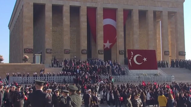 Anıtkabir'de ziyaretçi akını