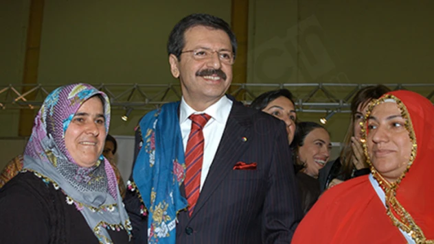 Anneler sevginin, saygının ve onurun en büyüğüne layıktır