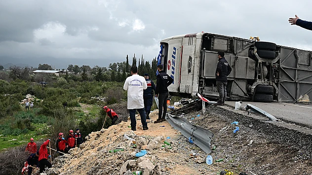 Antalya'da yolcu otobüsü devrildi! 9 kişi öldü, 21 kişi yaralandı