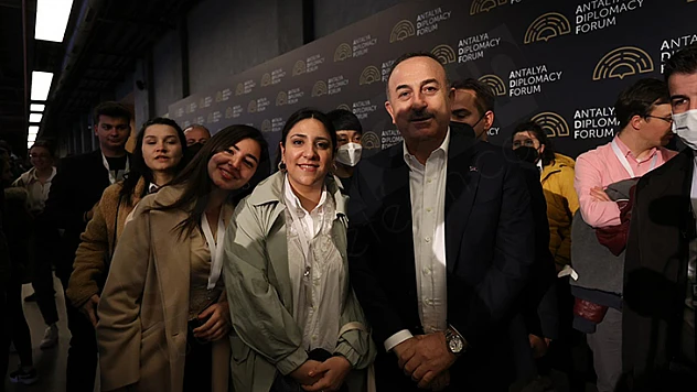 Antalya Diplomasi Forumunda KSÜ'den 4 öğrenci sunum yaptı