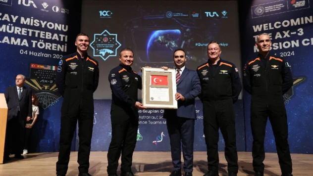 AX3 mürettebatı Türkiye'de