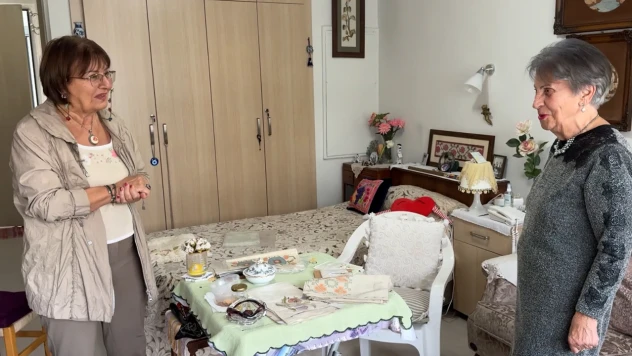 Aynı okuldan mezun öğretmenler şimdi huzurevi komşusu