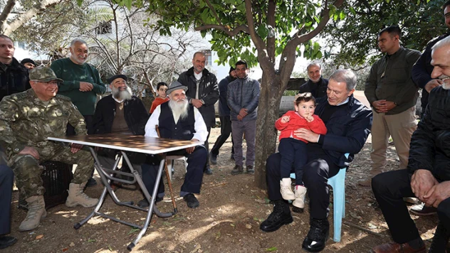 Bakan Akar: Deprem çok geniş bir alanda etkisini gösterdi