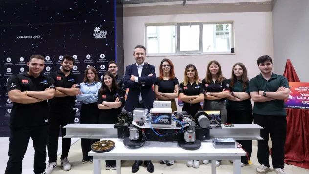 Bakan Alparslan Bayraktar'tan gençleri heyecanlandıracak haber