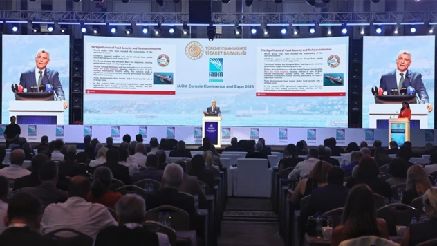 Bakan Bolat'tan dünya, iklim değişikliğinden çok çabuk etkileniyor açıklaması