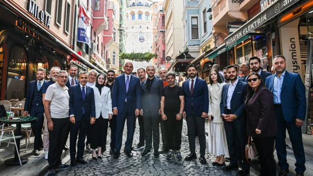 Bakan Ersoy, esnaf ve vatandaşlarla buluştu, gençlerle bir araya geldi
