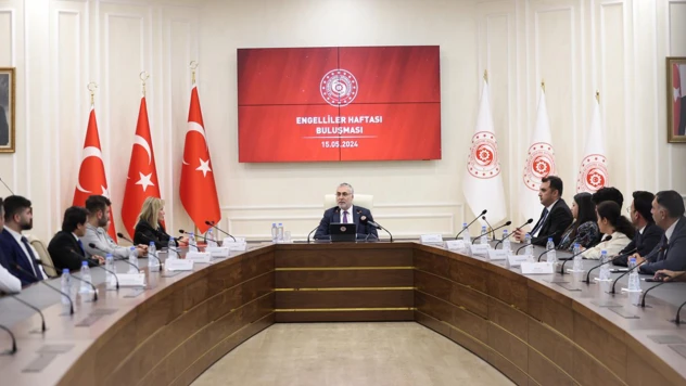 Bakan Işıkhan, engelli bireylerle bir araya geldi