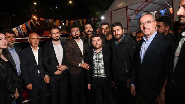 Bakan Kirişci, seçim ofisinde vatandaşlarla buluştu