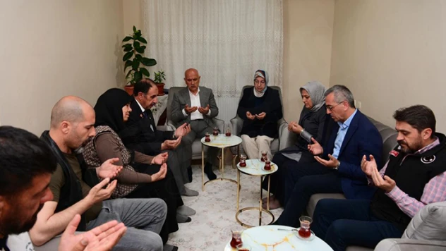 Bakan Kirişci ve Başkan Güngör'den Şehit Ailesi ve Kıbrıs Gazisine ziyaret