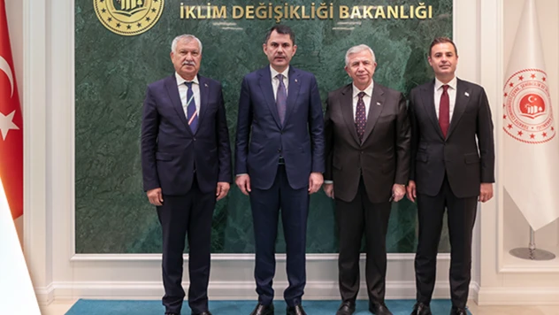 Bakan Kurum, 3 Büyükşehir'in belediye başkanları ile görüştü
