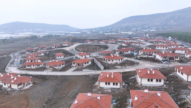 Bakan Kurum Kahramanmaraş'ın köy evlerini paylaştı