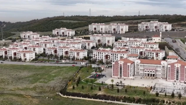 Bakan Kurum, Köseler Mahallesi'nde TOKİ konutlarını paylaştı