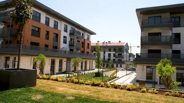 Bakan Kurum, yeniden inşa edilen Azerbaycan Mahallesini paylaştı