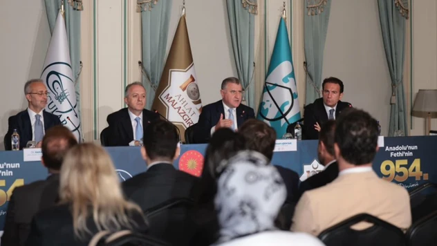 Bakan Osman Aşkın Bak, 'Herkesi Ahlat'a, Malazgirt'e bekliyoruz'