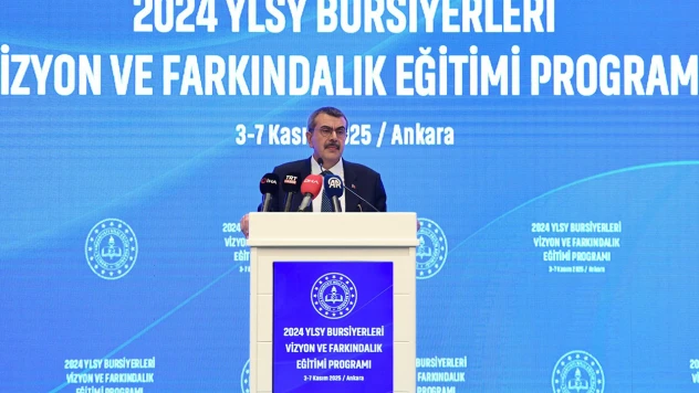 Bakan Tekin, 2024 YLSY Bursiyerleri Vizyon ve Farkındalık Eğitimi programına katıldı