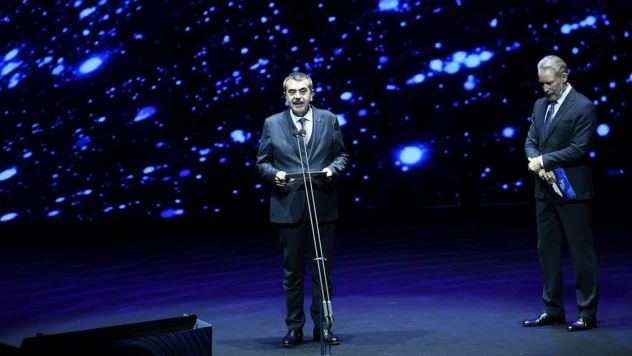 Bakan Tekin, 'İlim Yayma Ödülleri' törenine katıldı