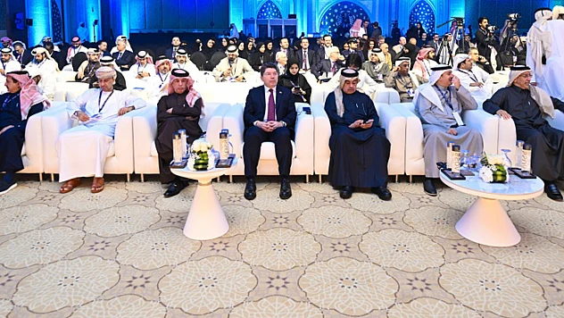 Bakan Tunç, katarlı mevkidaşıyla sıcak temasta