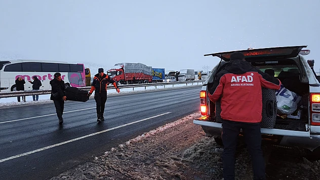 Bakan Tunç'tan Gaziantep-Kahramanmaraş otoyolunda yardıma koşan AD-KUR ekiplerine teşekkür